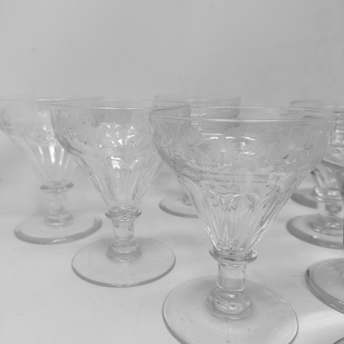 810 - A pair of 19th century glass rummers, and assorted other glassware (box)