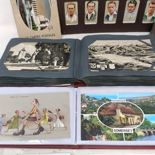 816 - Assorted postcards, cigarette cards, and stereoscope cards (box)