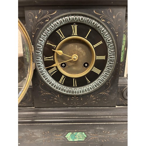 826 - A mantel clock, the 12 cm diameter dial with Roman numerals, to a twin train eight day movement, str... 