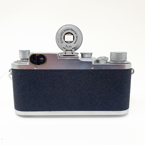 693 - A Leica IIIC Chrome camera, No 492672