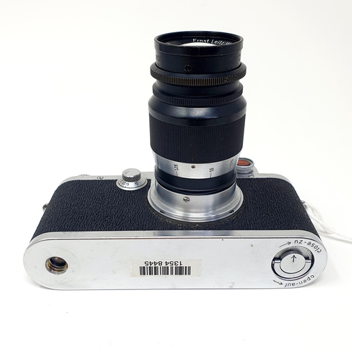 693 - A Leica IIIC Chrome camera, No 492672