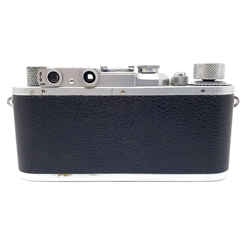 695 - A Leica IIIA Chrome camera, No 207435