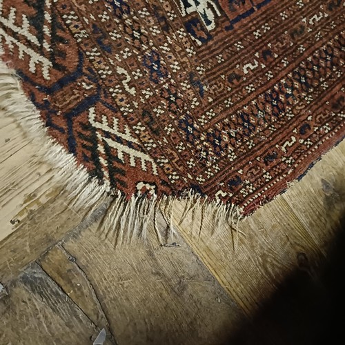 816 - A Turkomon rug, 175 x 123 cm