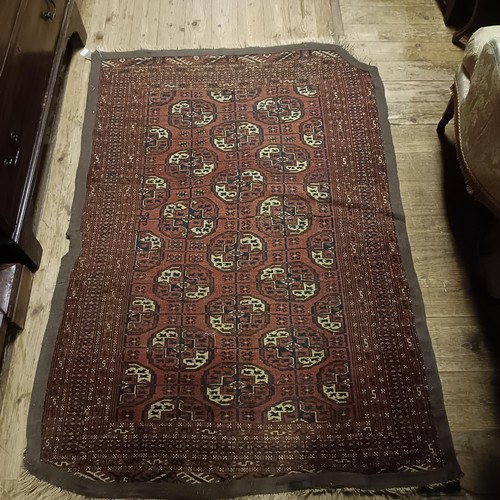 816 - A Turkomon rug, 175 x 123 cm