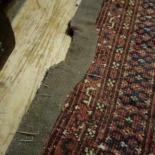 816 - A Turkomon rug, 175 x 123 cm