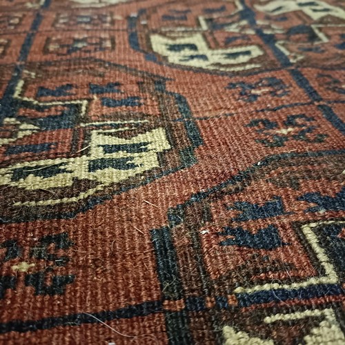 816 - A Turkomon rug, 175 x 123 cm