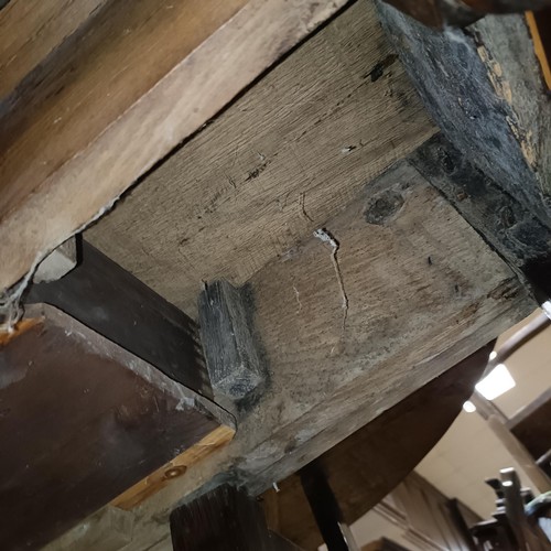 798 - A 19th century oak gateleg table, 100 cm wide