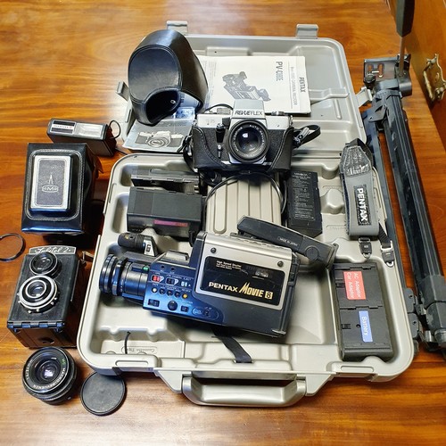 612 - A Revueflex TL 25 camera, and assorted photography equipment (box)