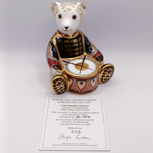 621 - A Royal Crown Derby limited edition paperweight, Harbour Seal, 144/4500, 14 cm wide, with a certific... 