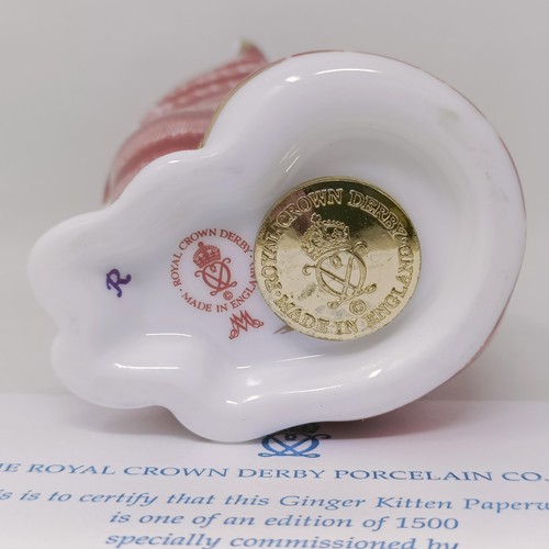 623 - A Royal Crown Derby limited edition paperweight, Cockatoo, 1146/2500, 15 cm high, with a certificate... 