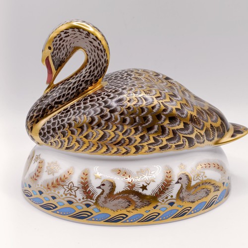 629 - A Royal Crown Derby limited edition paperweight, Golden Jubilee Black Swan, 609/2002, 10 cm high, wi... 