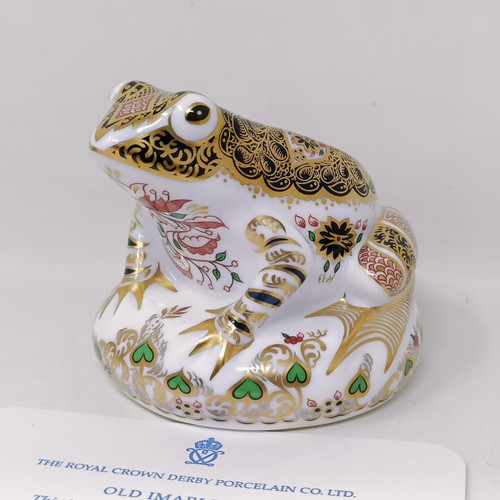 634 - A Royal Crown Derby limited edition paperweight, Garden Snail, 1510/4500, 7 cm high, with a certific... 