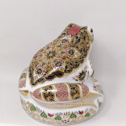 634 - A Royal Crown Derby limited edition paperweight, Garden Snail, 1510/4500, 7 cm high, with a certific... 