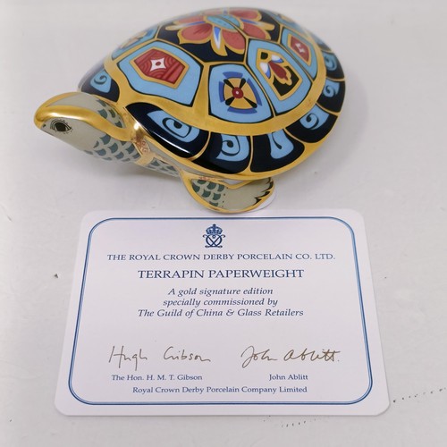 634 - A Royal Crown Derby limited edition paperweight, Garden Snail, 1510/4500, 7 cm high, with a certific... 