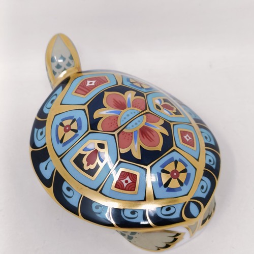 634 - A Royal Crown Derby limited edition paperweight, Garden Snail, 1510/4500, 7 cm high, with a certific... 