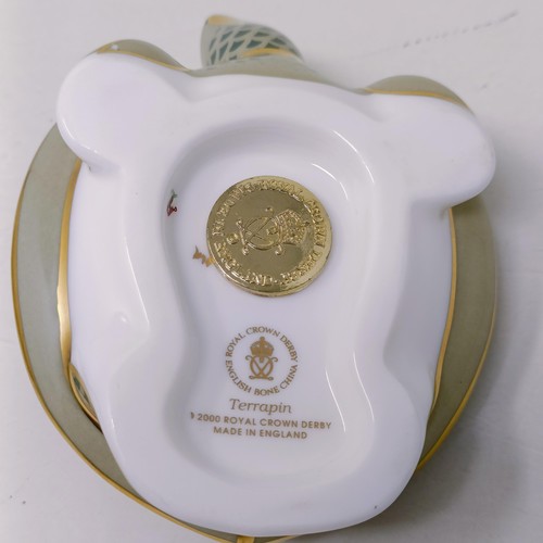 634 - A Royal Crown Derby limited edition paperweight, Garden Snail, 1510/4500, 7 cm high, with a certific... 