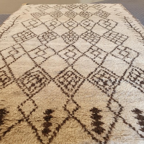 829 - A Moroccan cream ground rug, 172 x 120 cm