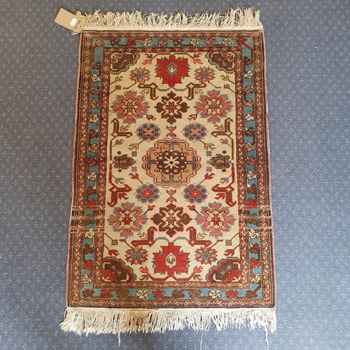 850 - A Shervin cream ground rug, 104 x 73 cm