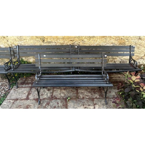 951 - A set of four painted metal and wooden benches, 120 cm wide (4)