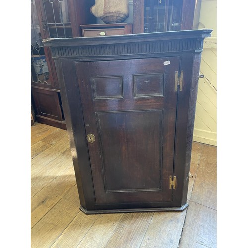 758 - An oak bureau, 90 cm wide, a wall shelf, an oak cupboard, and a corner cabinet (4)