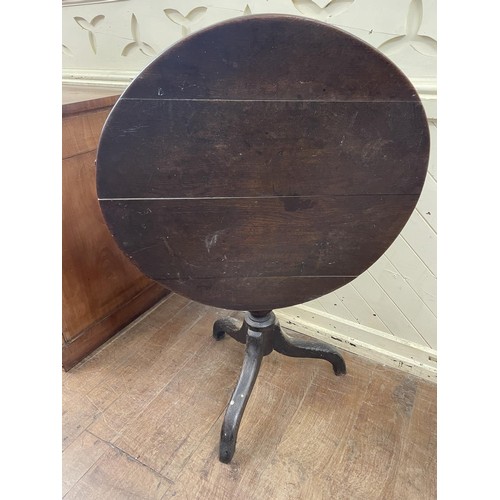 746 - An oak tilt top table, 58 cm diameter, a painted chest of drawers, and an oak trunk (3)