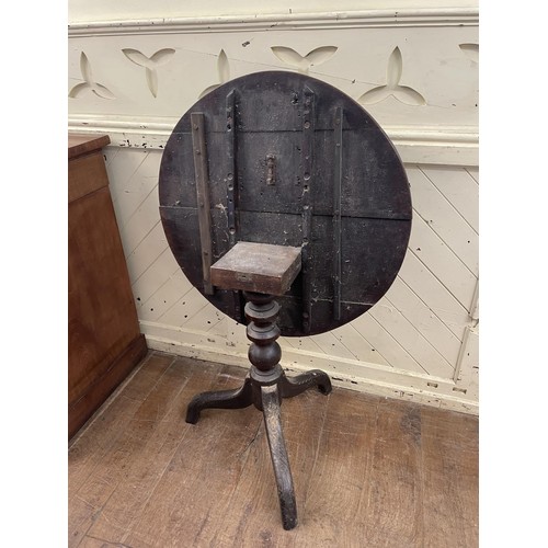 746 - An oak tilt top table, 58 cm diameter, a painted chest of drawers, and an oak trunk (3)