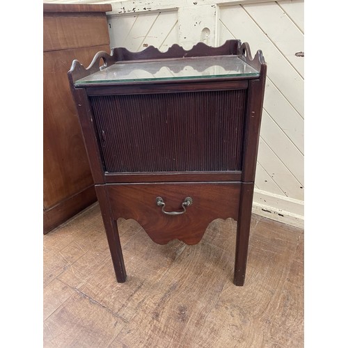 747 - A mahogany tambour front tray top commode, 50 cm wide, a single chair, and a corner chair (3)