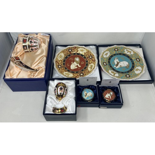 656 - A Royal Crown Derby limited edition box, Heraldic Lion, 16/500, with a certificate, boxed, Millenniu... 