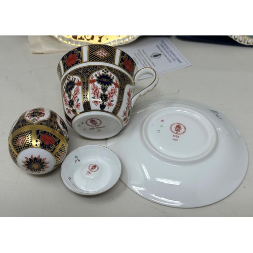 656 - A Royal Crown Derby limited edition box, Heraldic Lion, 16/500, with a certificate, boxed, Millenniu... 