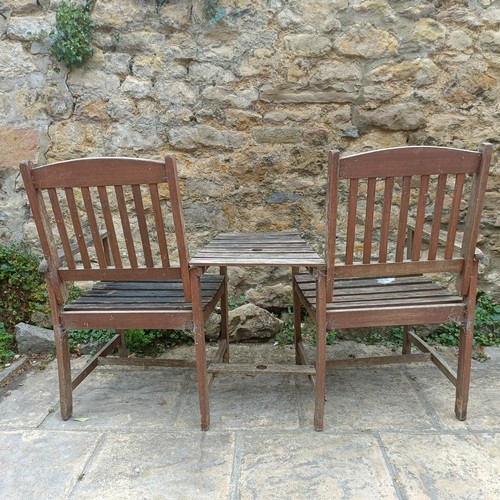 961 - A garden double seat, 142 cm wide