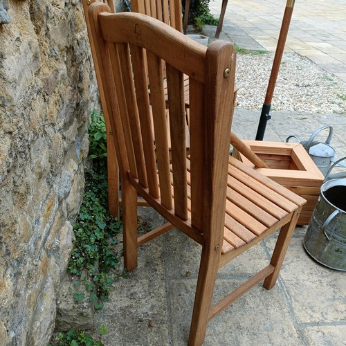 959 - A set of three teak garden chairs, a planter stand, a parasol, and two watering cans (7)