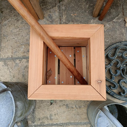 959 - A set of three teak garden chairs, a planter stand, a parasol, and two watering cans (7)