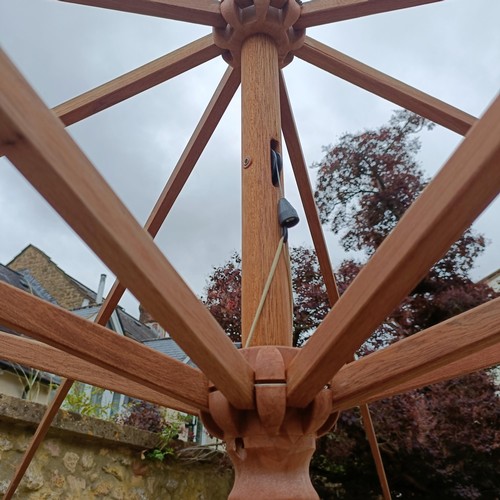 959 - A set of three teak garden chairs, a planter stand, a parasol, and two watering cans (7)