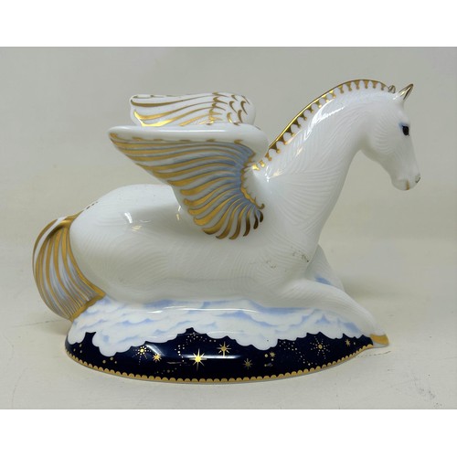 663 - A Royal Crown Derby limited edition paperweight, Pegasus, 712/1750, 13 cm high, with a certificate, ... 