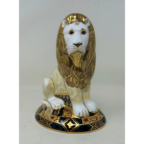 664 - A Royal Crown Derby limited edition paperweight, Heraldic Lion, 16/2000, 14 cm high, with a certific... 