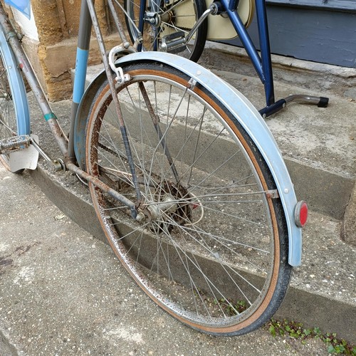 958 - A Maclean bicycle, and an exercise bike (2)