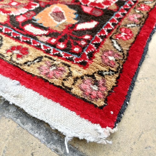 939 - A Persian red ground rug, 205 x 157 cm