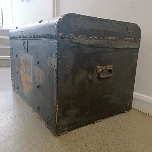 925 - A painted trunk, 80 cm wide