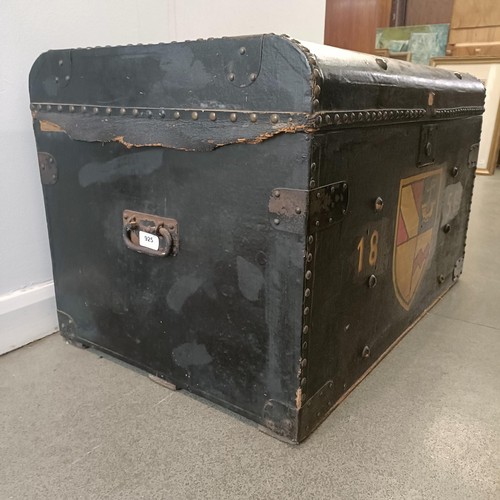 925 - A painted trunk, 80 cm wide