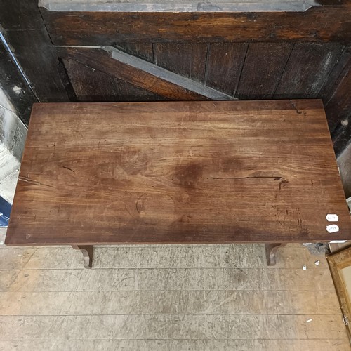 905 - An Indonesian rectangular coffee table, 90 x 46 cm