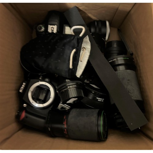 586 - ***Regretfully Withdrawn*** A Rolleicord twin lens camera, other cameras and photography equipment, ... 