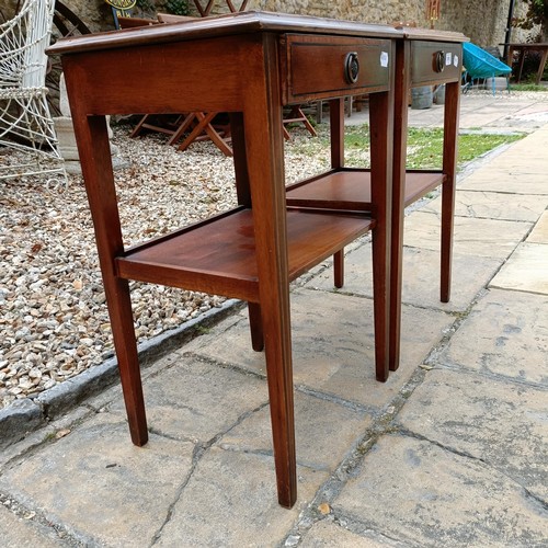 919 - A pair of mahogany bedside tables (2)