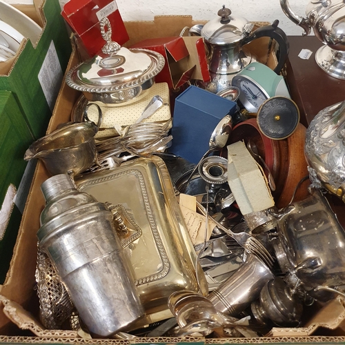 577 - A silver plated teapot, assorted other silver plate, to include two canteens (qty)