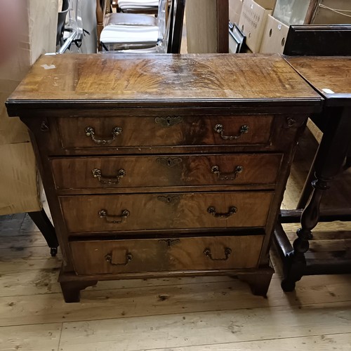 945 - A 20th century mahogany bachelors chest,  74 cm wide, two chest of drawers, an oak side table and co... 