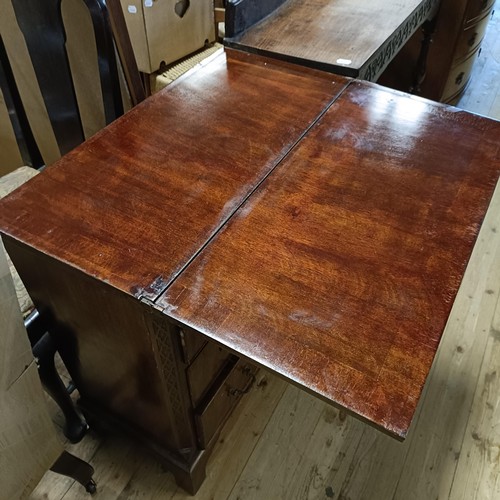 945 - A 20th century mahogany bachelors chest,  74 cm wide, two chest of drawers, an oak side table and co... 