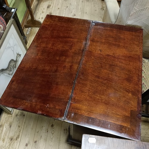 945 - A 20th century mahogany bachelors chest,  74 cm wide, two chest of drawers, an oak side table and co... 