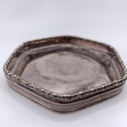 42 - An hexagonal silver dish, of good gauge, Omar Ramsden, London 1931, 2.2 ozt, 7.5 cm wide