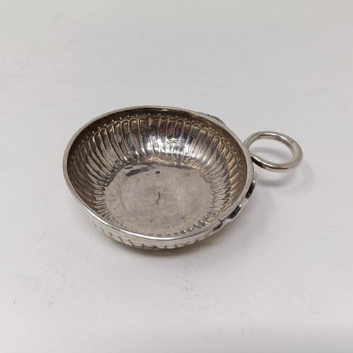 69 - An 18th century French silver wine taster, 2.5 ozt, 10.5 cm wide