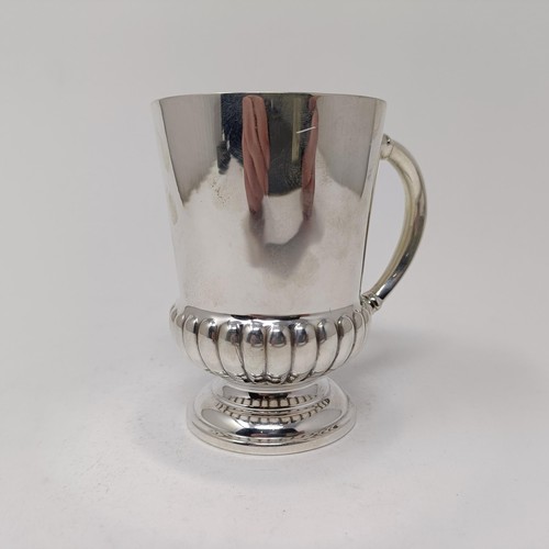 35 - A late Victorian silver christening mug, with a reeded lower body, London 1899, 5.2 ozt, 10 cm high