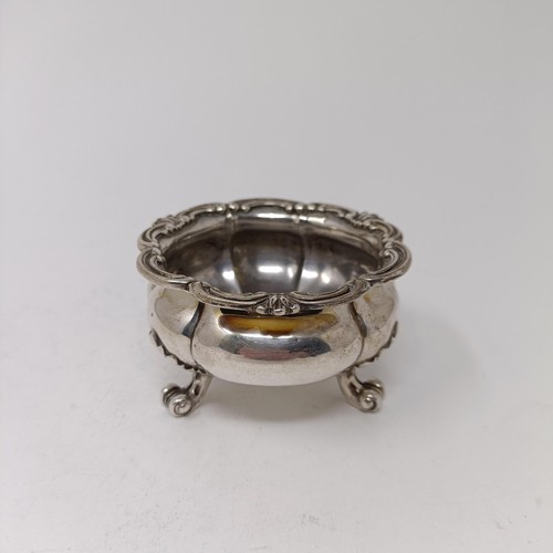 111 - An Edwardian silver salt, of good gauge, with a military type crest, Hunt & Roskell, London 1902, 5.... 